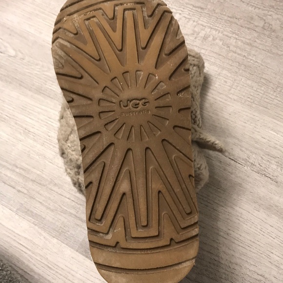 Knitted Cream UGG boots - Picture 3 of 6